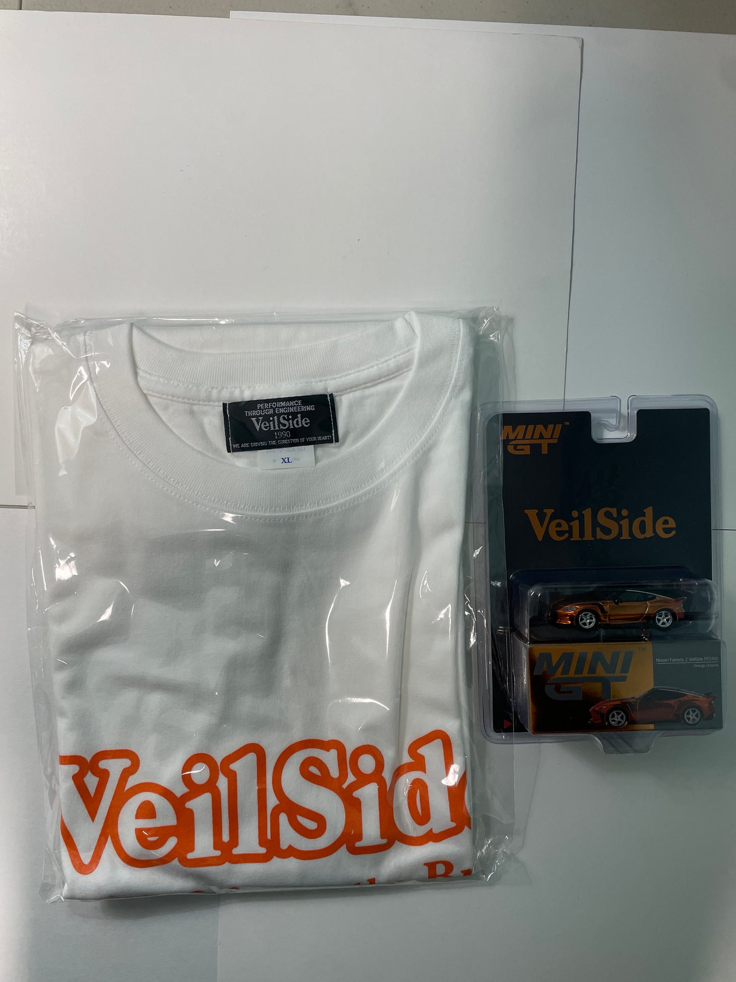 Mini GT 1/64 2026 Tokyo Auto Salon Nissan Fairlady Z VeilSide FFZ400 Orange Chrome & XL T-Shirt - MGT01153-BL