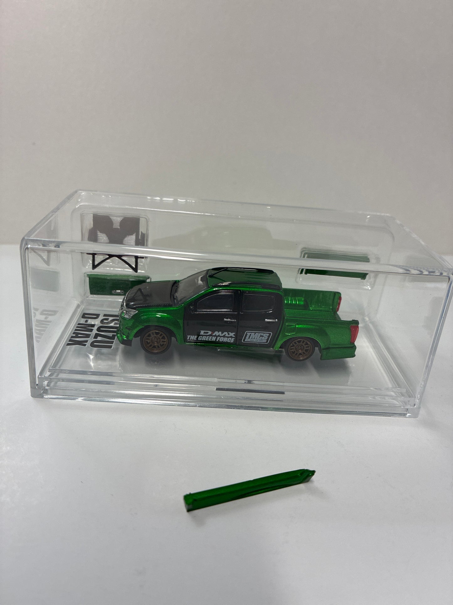 BM Creations 1/64 Malaysia Exclusive Isuzu D-Max 2018 Low Rider Metallic Green (TMCS2025) - 64B0466 - Damaged Car