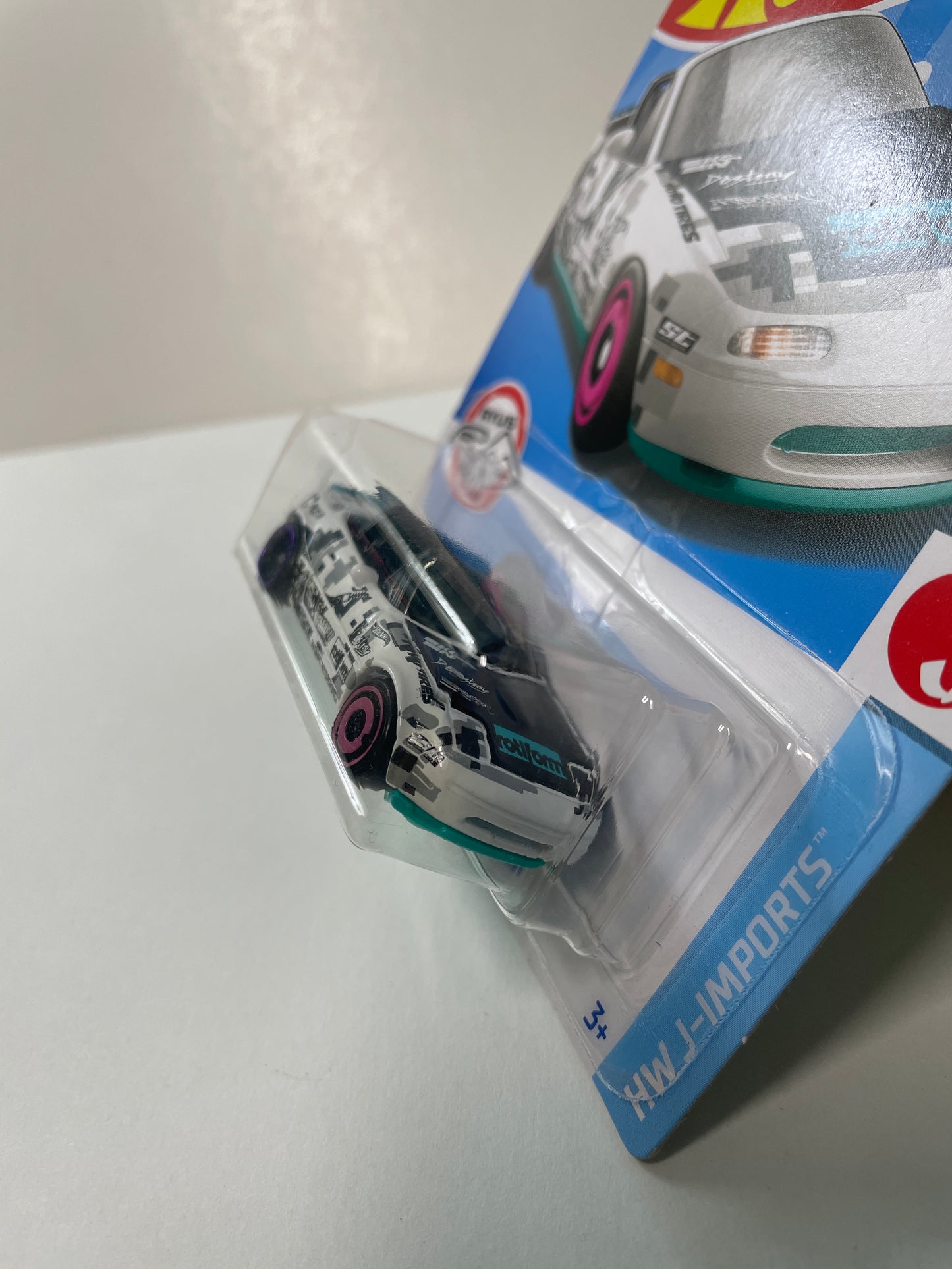 Hot Wheels 1/64 Mad Mike ‘91 Mazda MX-5 Miata White