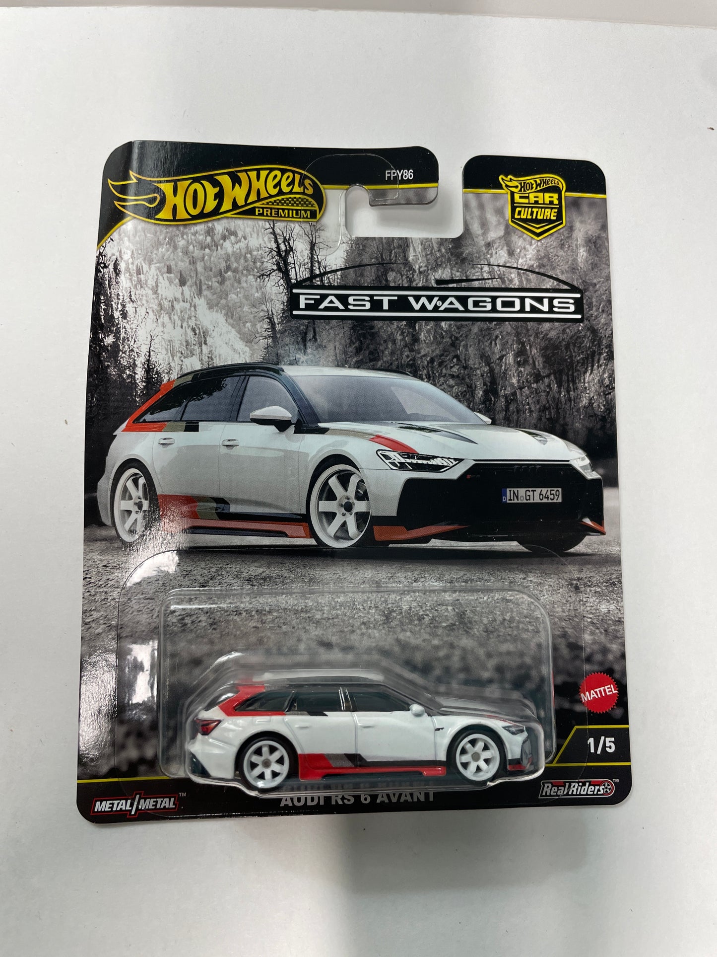 Hot Wheels 1/64 Car Culture Fast Wagons Audi RS 6 Avant White - Damaged Card