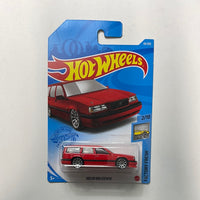 Hot Wheels 1/64 Volvo 850 Estate Red