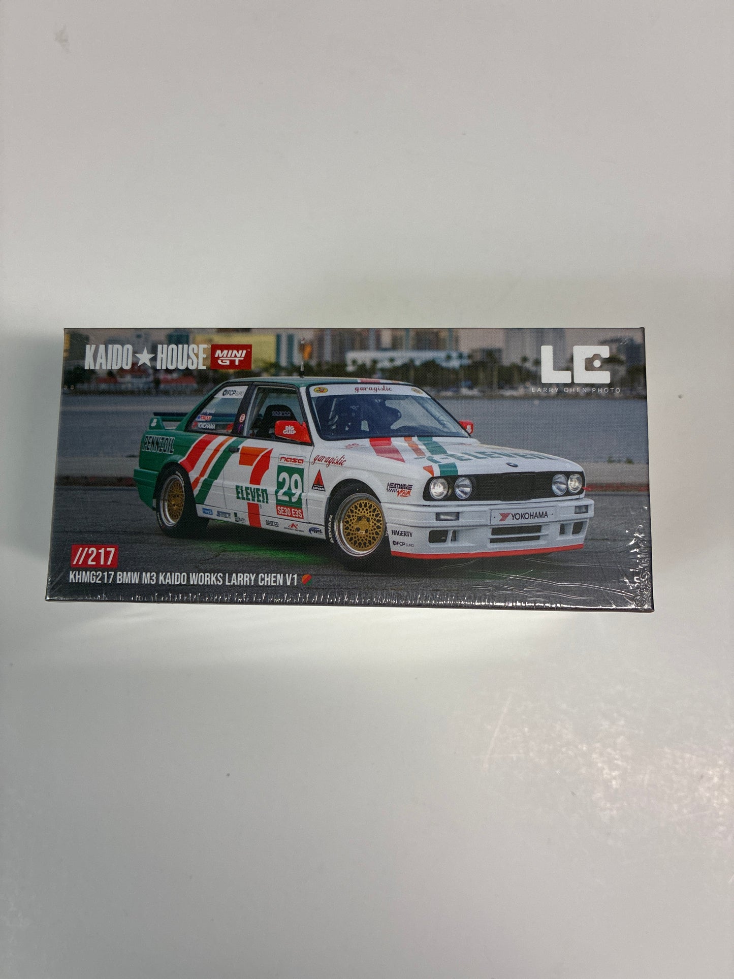 Mini GT x Kaido House 1/64 BMW M3 KAIDO WORKS LARRY CHEN V1 White & Green - KHMG217