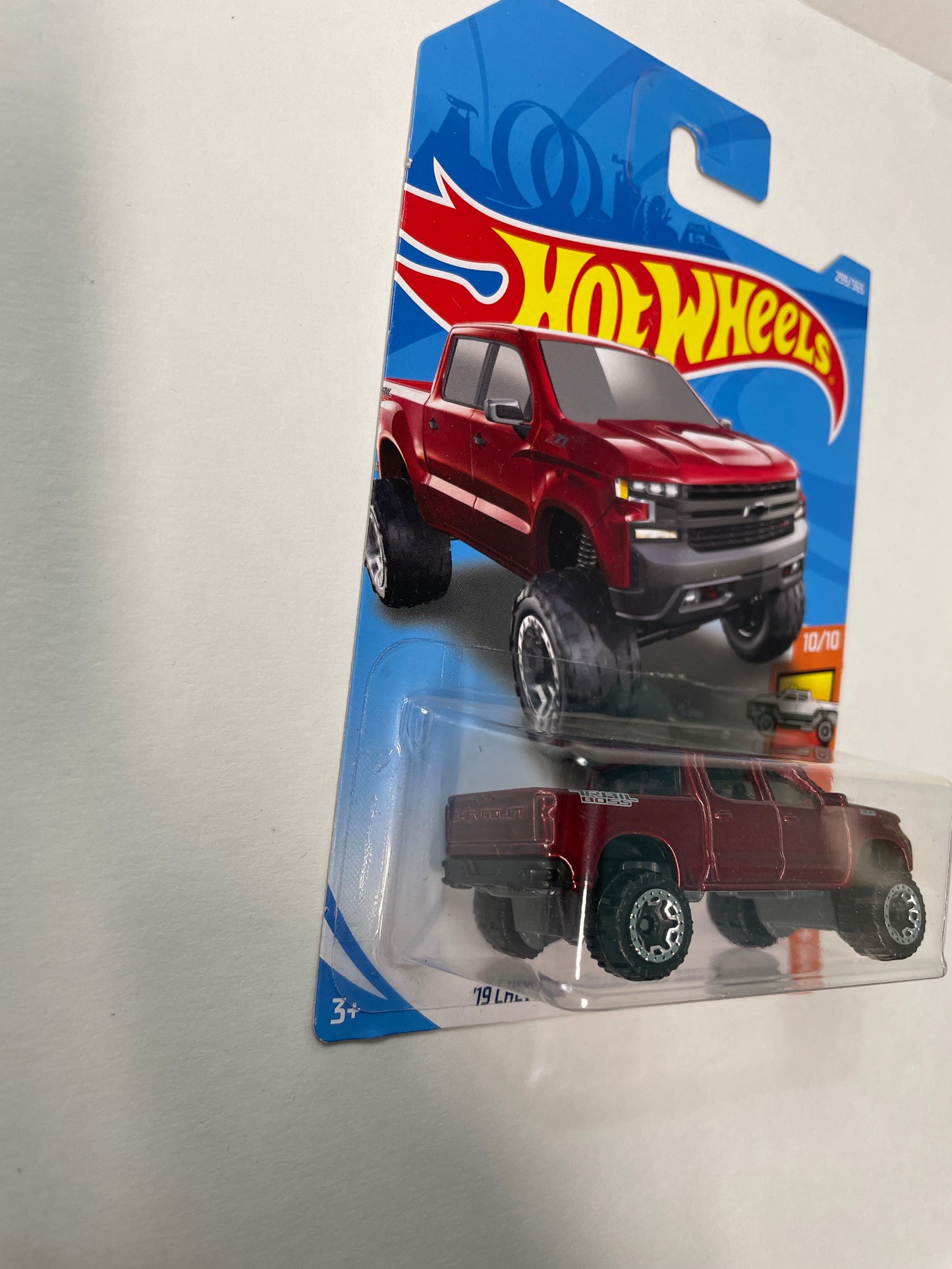 Hot Wheels 1/64 ‘19 Chevy Silverado Trail Boss LT Red