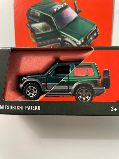 Matchbox 1/64 Moving Parts 1991 Mitsubishi Pajero Green - JHV58 - Damaged Box
