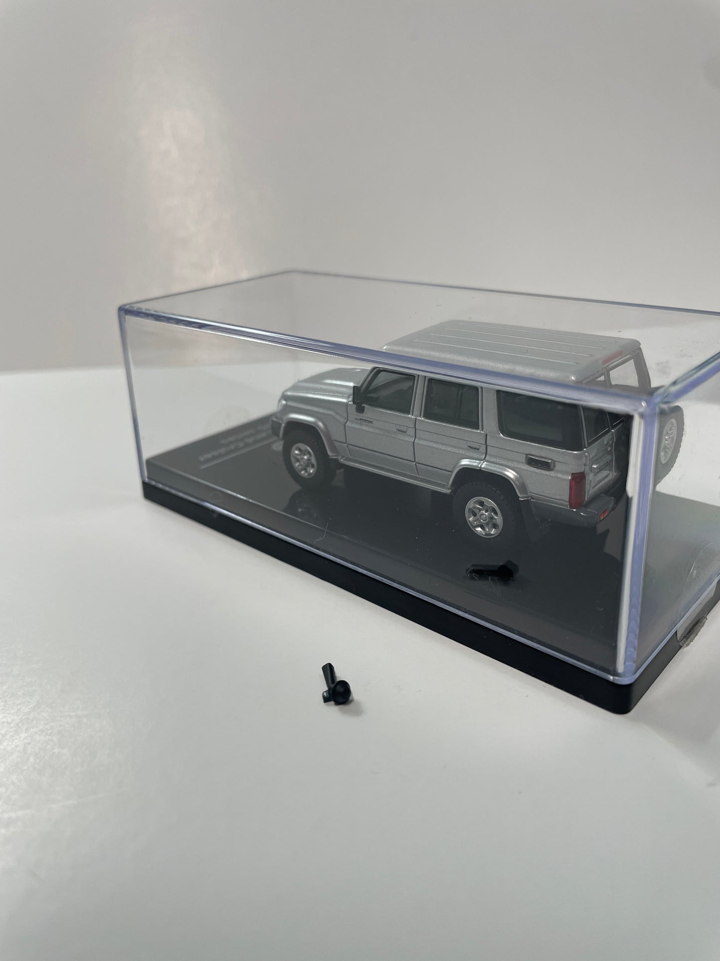 Para64 Toyota 2007 Land Cruiser 76 Silver Pearl - Damaged Car (Read Description)