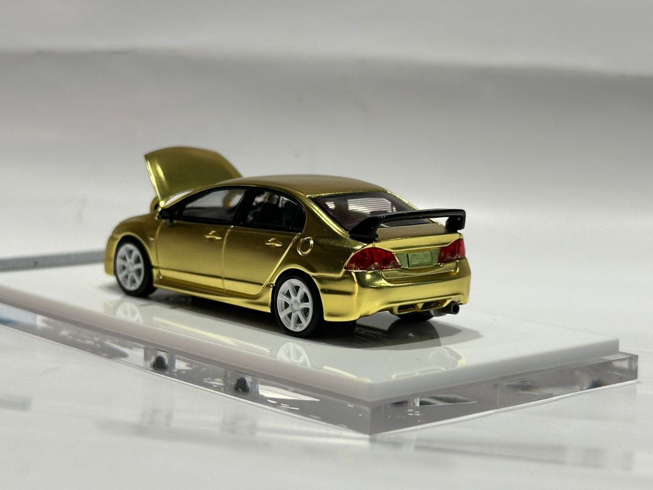 Motorhelix 1/64  Honda Civic Type R (FD2) Customized Chrome Paint Gold - The Diecast Expo 2025 Singapore Dinner Exclusive