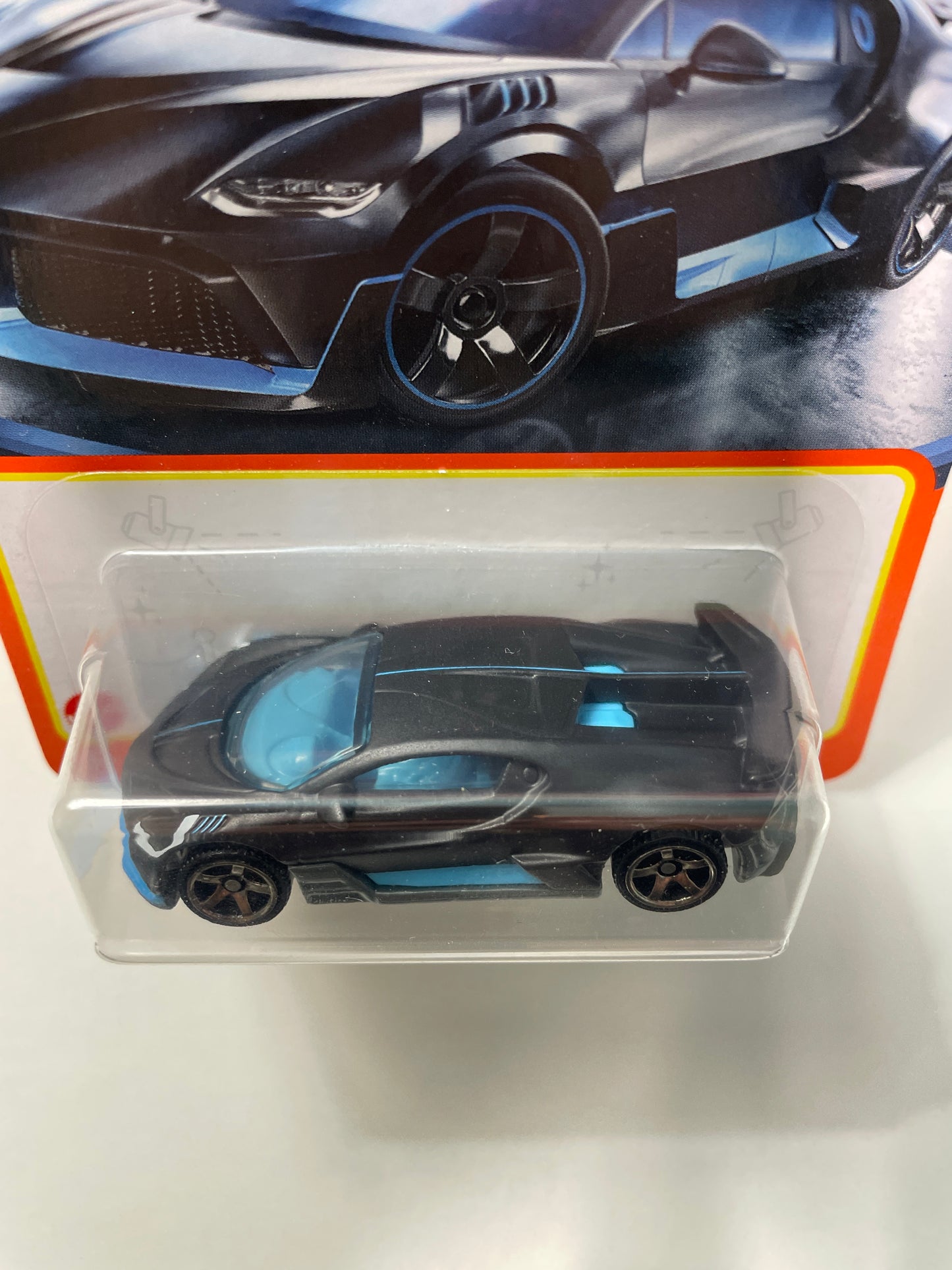 Matchbox 1/64 2018 Bugatti Divo Black & Blue