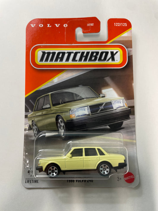 Matchbox 1/64 1986 Volvo 240 Yellow