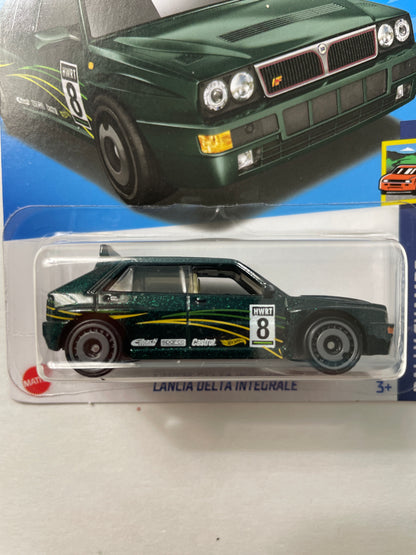 Hot Wheels 1/64 Lancia Delta Integrale Green - Damaged Box