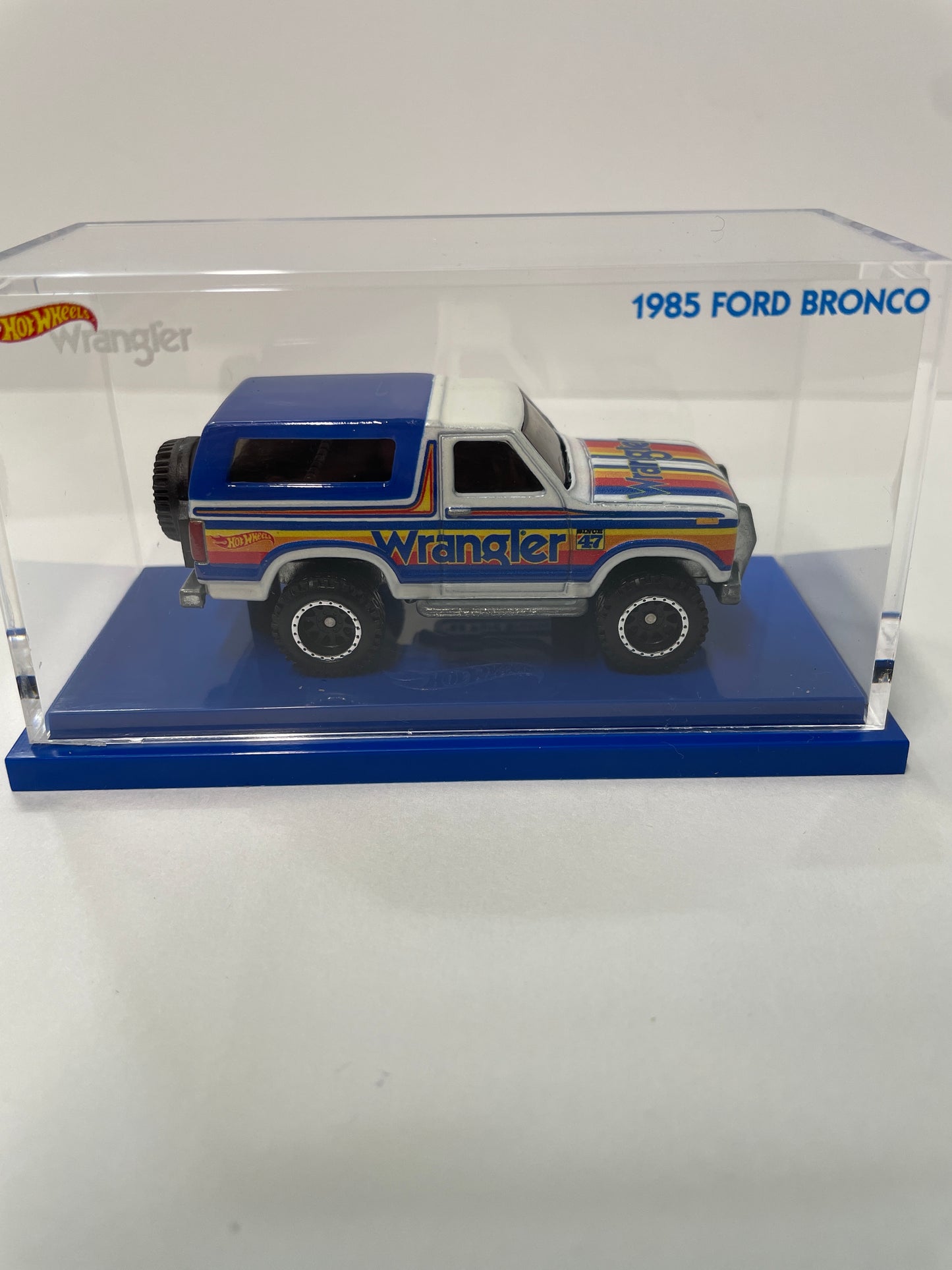 Hot Wheels 1/64 Wrangler ‘85 Ford Bronco White & Blue