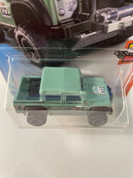 Hot Wheels 1/64 ‘15 Land Rover Defender Double Cab Green