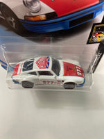 Hot Wheels 1/64 ‘71 Porsche 911 Magnus Walker - Damaged Card