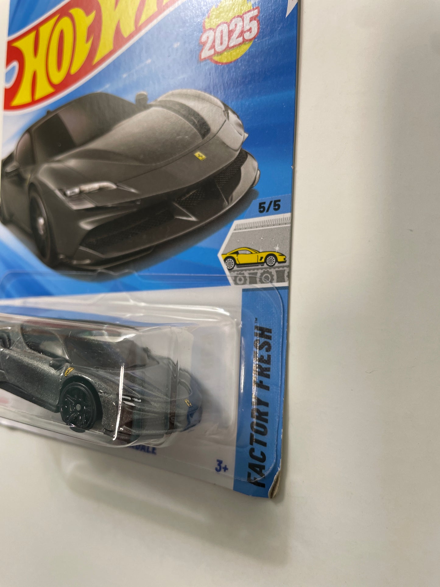*Japan Card* Hot Wheels 1/64 Ferrari SF90 Stradale Black - Damaged Box