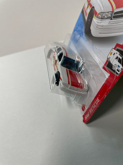 Hot Wheels 1/64 ‘96 Chevrolet Impala SS White - Damaged Box