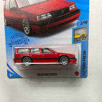 Hot Wheels 1/64 Volvo 850 Estate Red