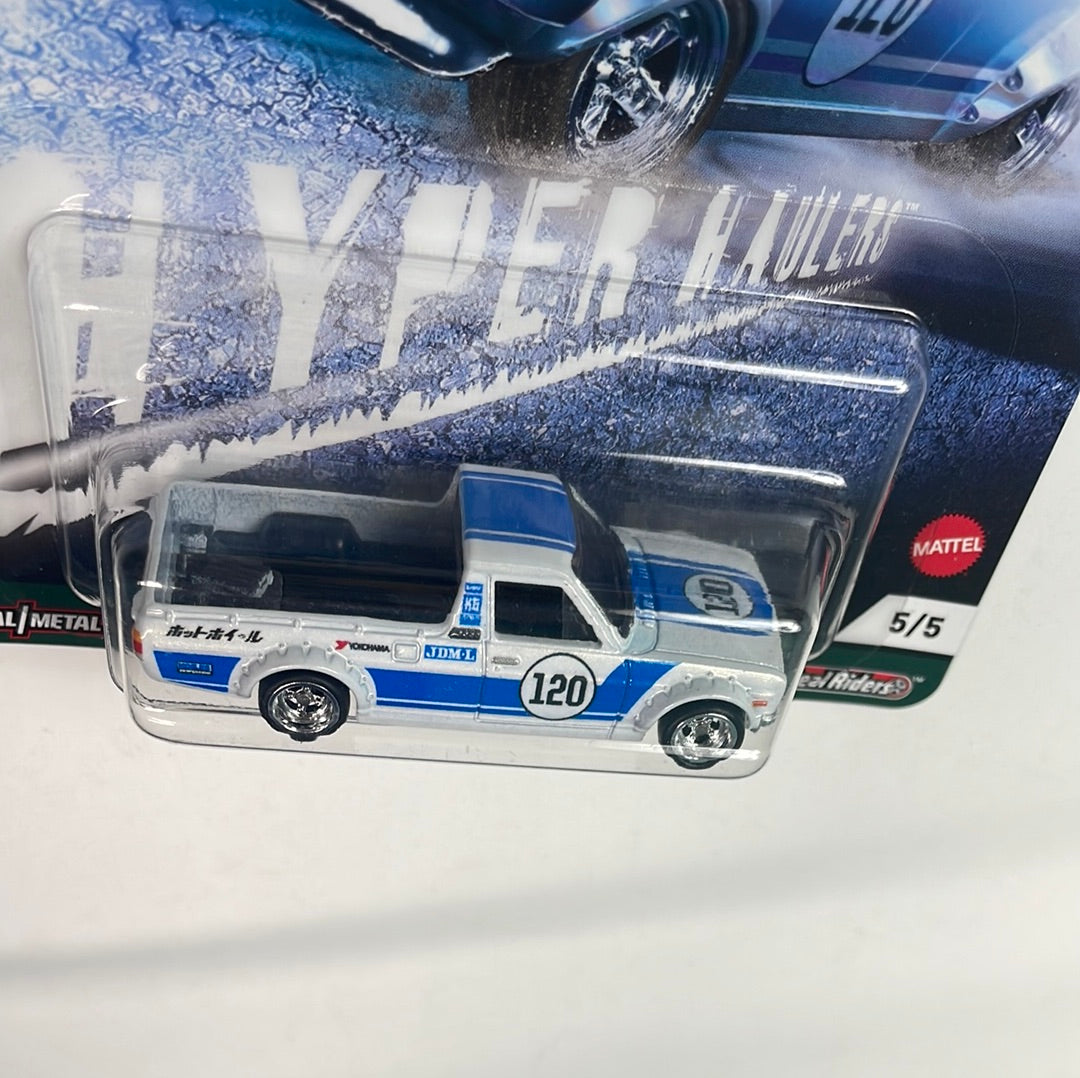 Hot Wheels 1/64 Car Culture Hyper Haulers ‘75 Datsun Sunny Truck (B120) White & Blue