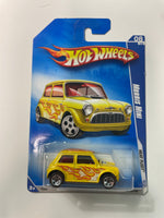 Hot Wheels 1/64 Morris Mini Yellow