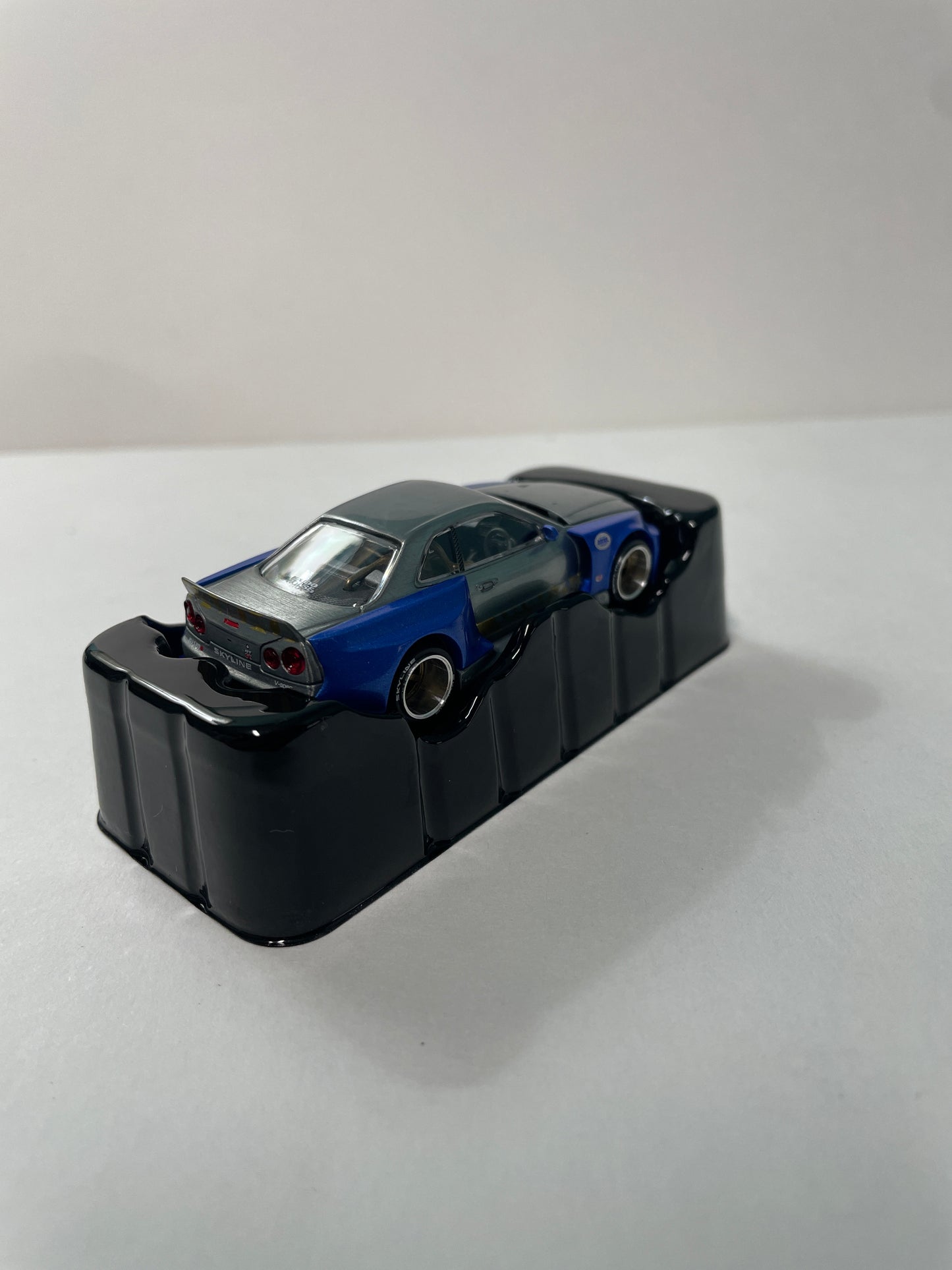 *Chase* Mini GT x Kaido House 1/64 Nissan Skyline GT-R (R34) Kaido Works (V2 Aero) Shinjuku V2 Blue