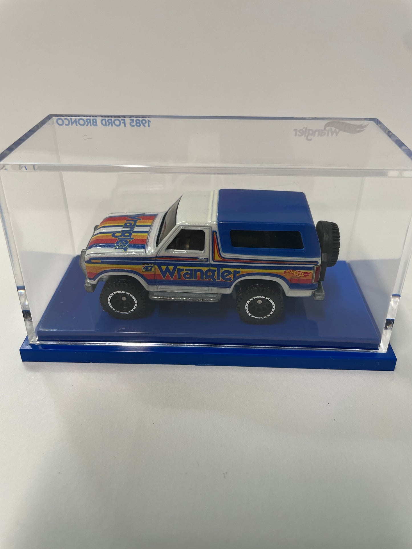 Hot Wheels 1/64 Wrangler ‘85 Ford Bronco White & Blue