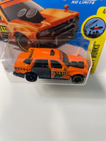 Hot Wheels 1/64 Time Attaxi Short Card Orange