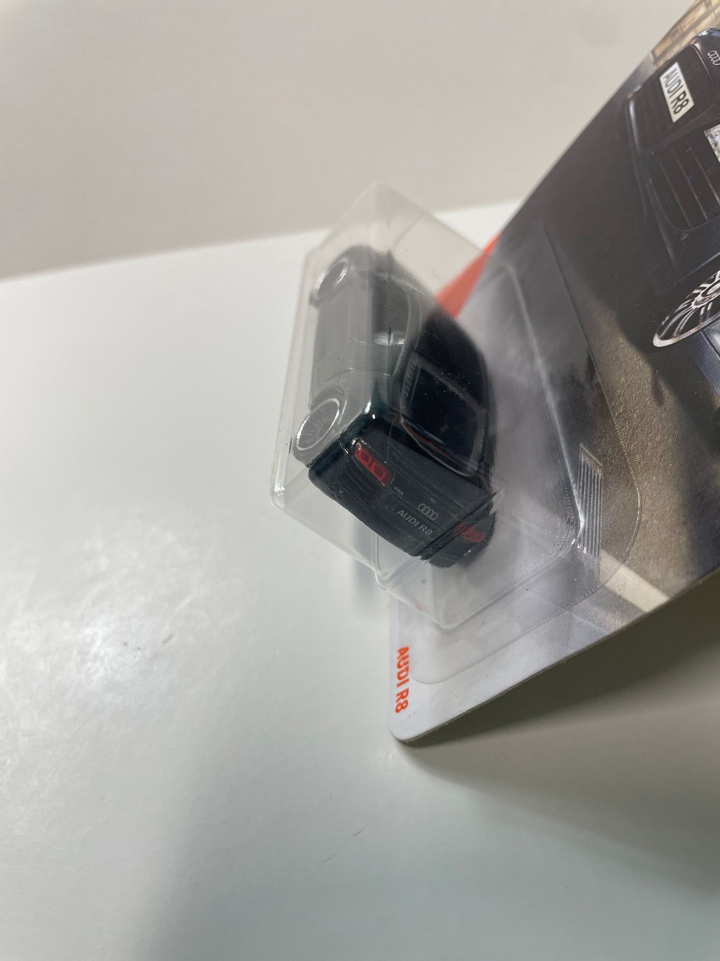 Matchbox 1/64 Audi R8 Black - Damaged Box