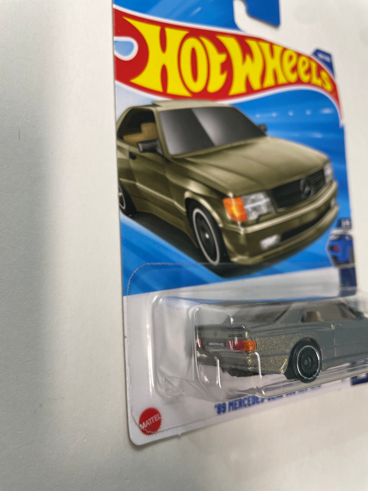Hot Wheels 1/64 ‘89 Mercedes-Benz 560 Sec AMG Silver/Gold - Damaged Box