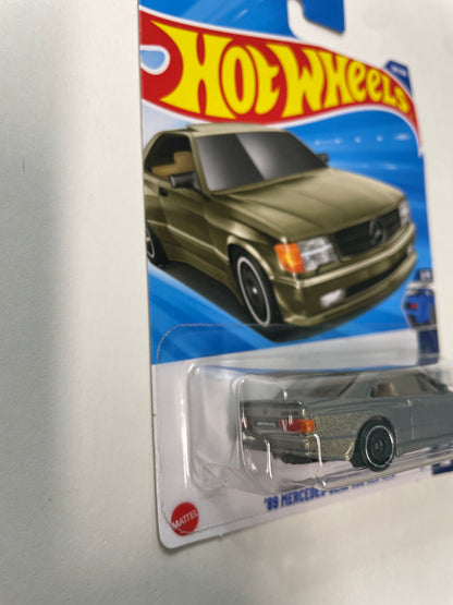 Hot Wheels 1/64 ‘89 Mercedes-Benz 560 Sec AMG Silver/Gold - Damaged Box