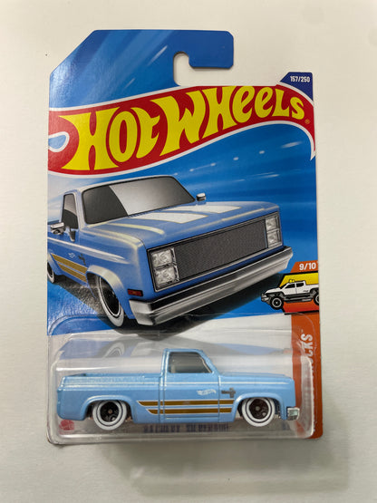 Hot Wheels 1/64 ‘83 Chevy Silverado Blue - Damaged Box