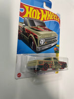 Hot Wheels 1/64 ‘67 Chevy C10 Beige & Black