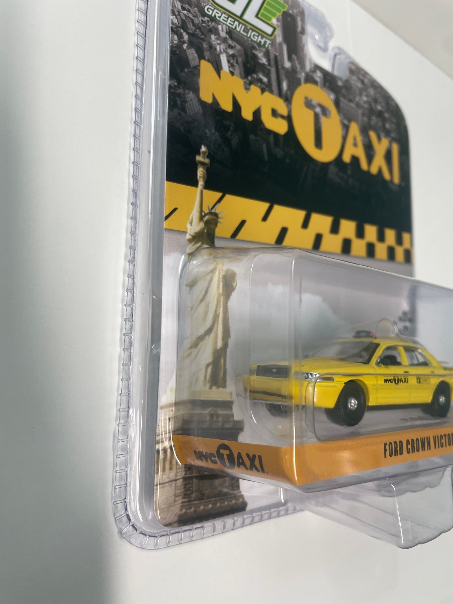 Greenlight 1/64 NYC Taxi Ford Crown Victoria Yellow