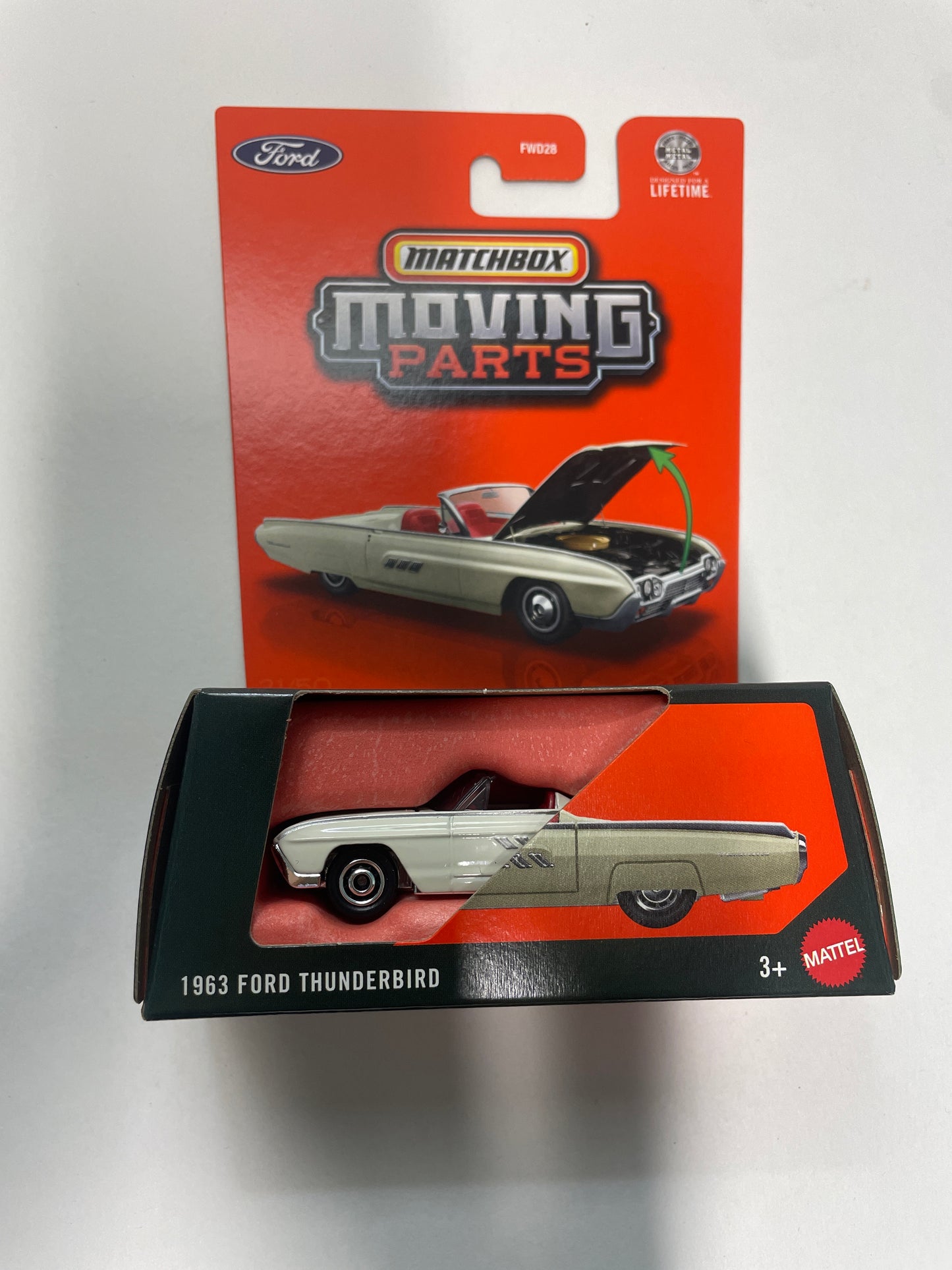 Matchbox 1/64 Moving Parts 1963 Ford Thunderbird White - JHV64