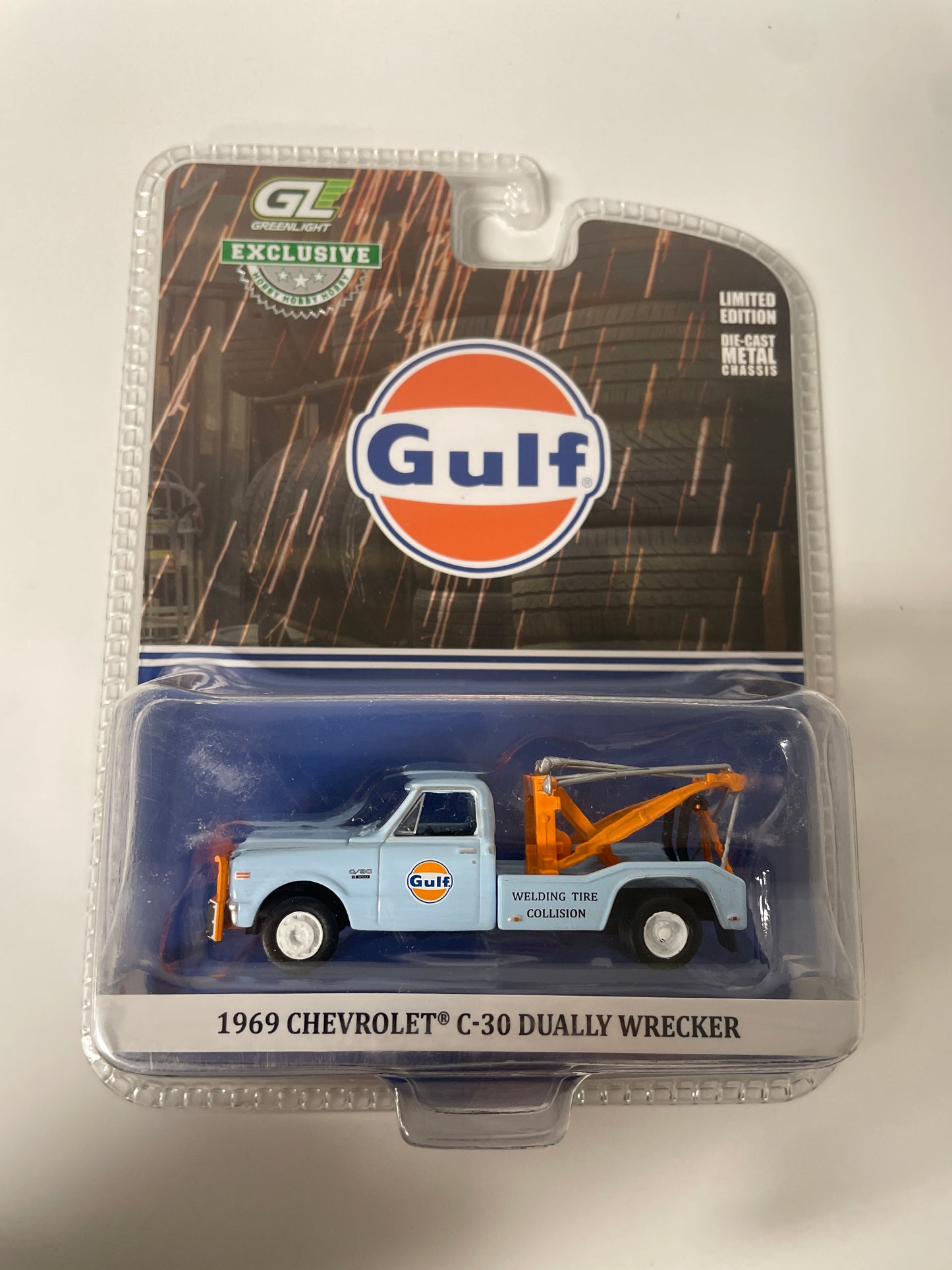 Greenlight 1/64 Hobby Exclusive Gulf 1969 Chevrolet C-30 Dually Wrecker Blue & Orange - 30275