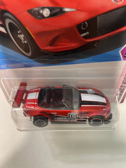 Hot Wheels 1/64 ‘15 Mazda MX-5 Miata Red