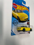 Hot Wheels 1/64 ‘91 Mazda MX-5 Miata Yellow - Damaged Card