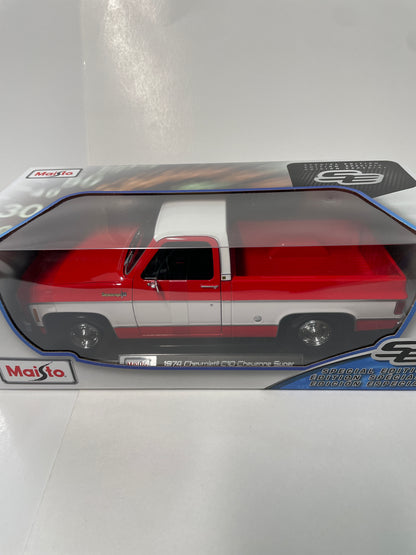 Maisto 1/18 1974 Chevrolet C10 Cheyenne Super Red & White