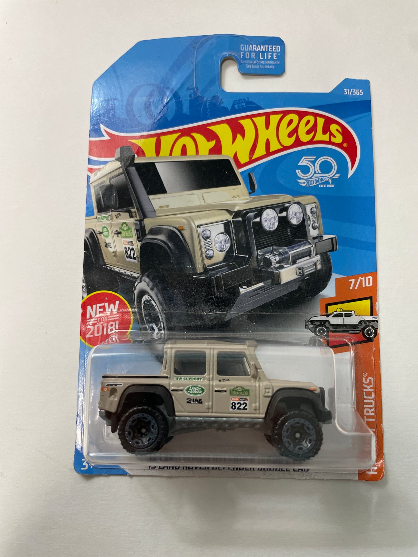 Hot Wheels 1/64 ‘15 Land Rover Defender Double Cab Beige - Damaged Box