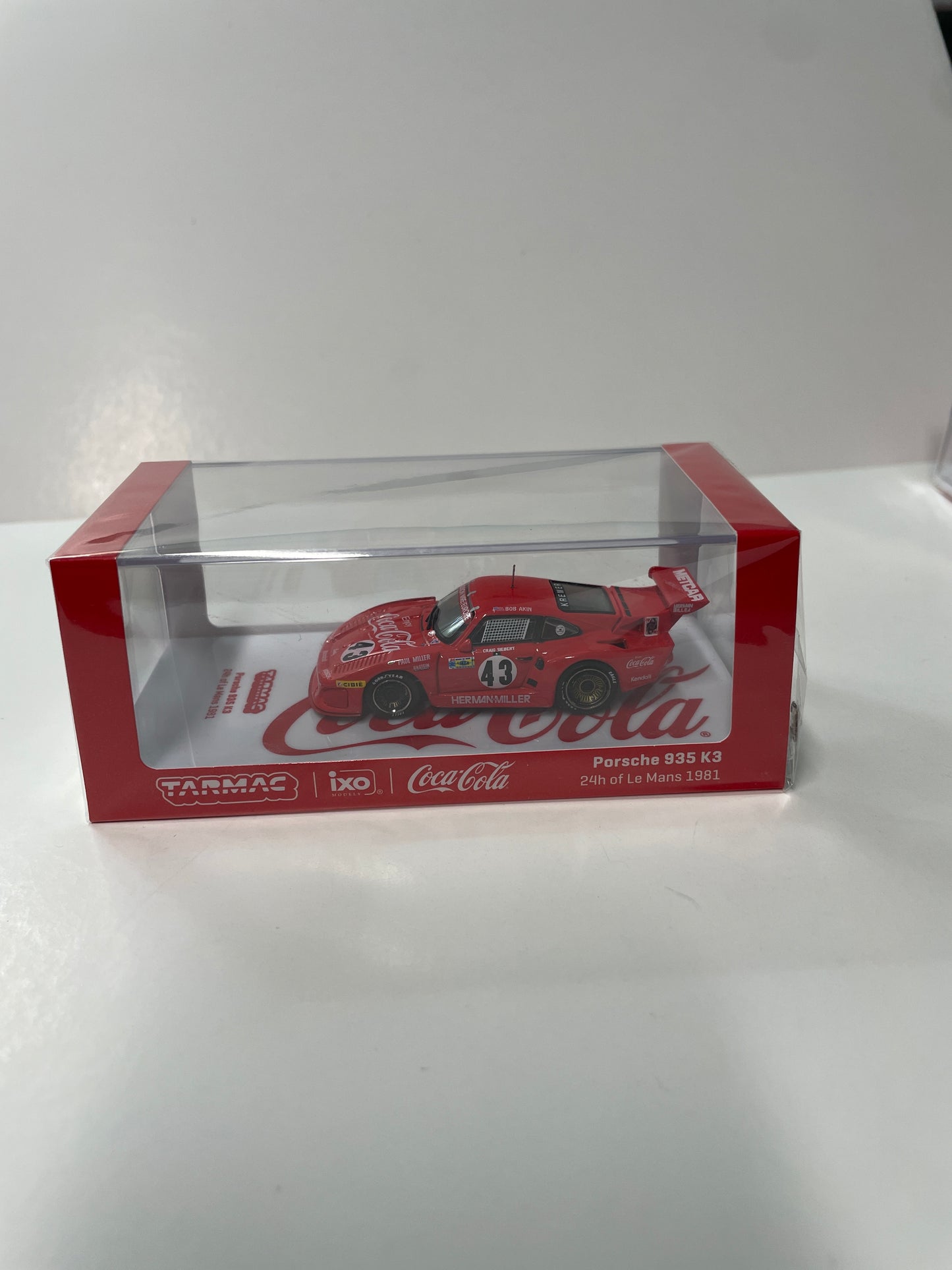 Tarmac Works X iXO Models 1/64 Porsche 935 K3 24h of Le Mans 1981 n43 Coca-Cola - HOBBY64 Red - T64-079-81LM43