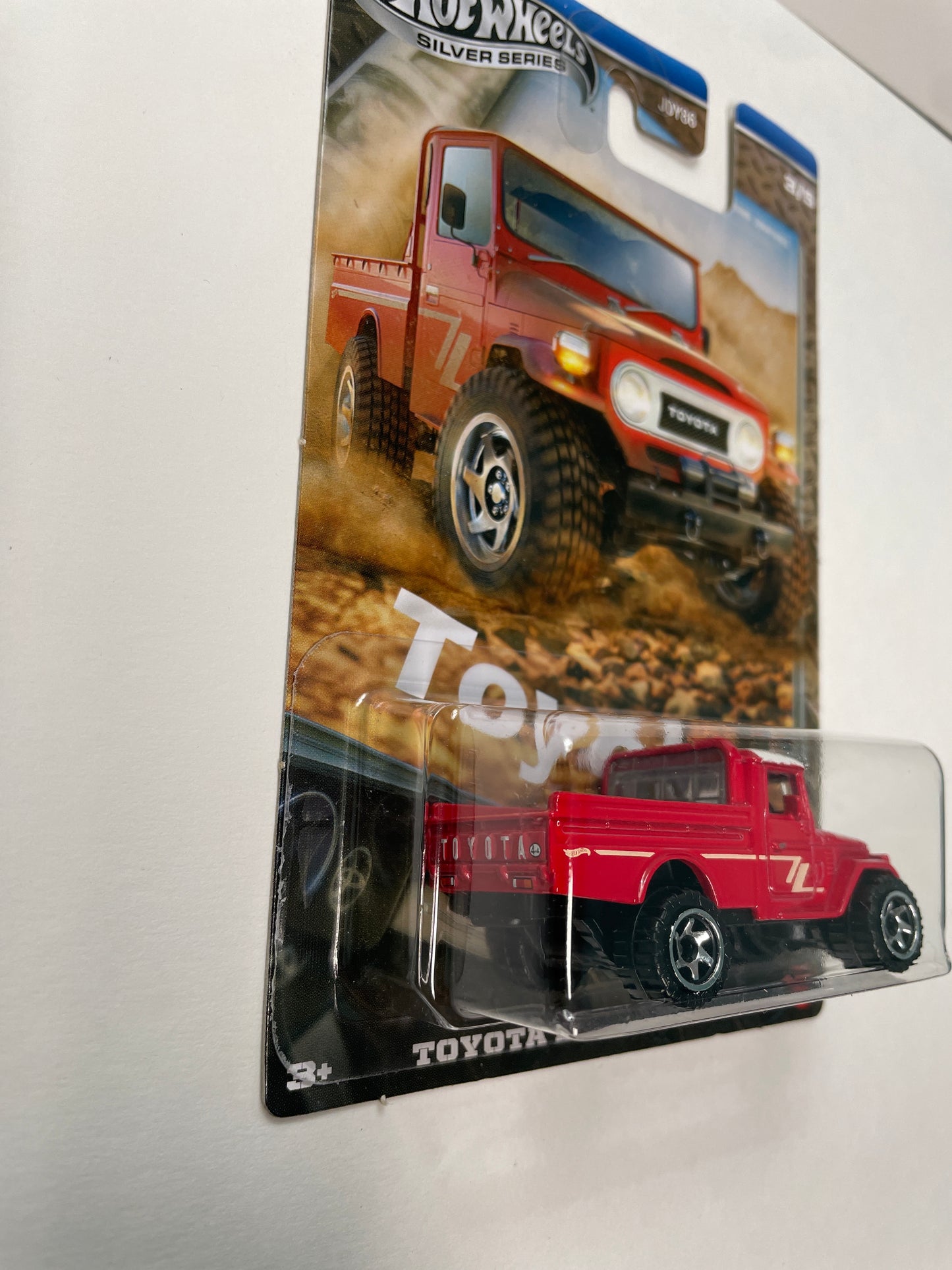 Hot Wheels 1/64 Toyota Silver Series Toyota Land Cruiser Red - JCB73