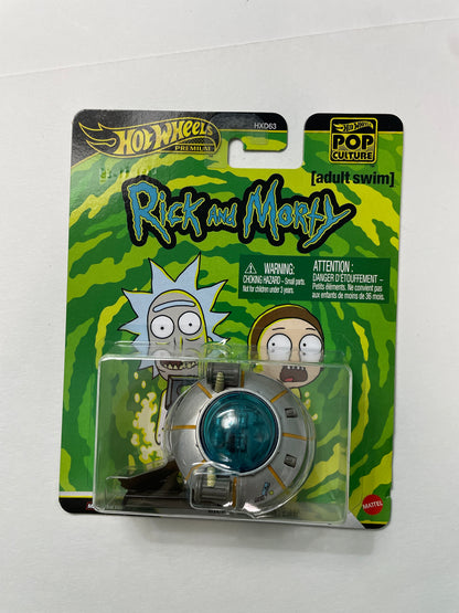 Hot Wheels 1/64 Pop Culture Rick and Morty Rick'S Ship/ Bateau - JHW95 - Damaged Box