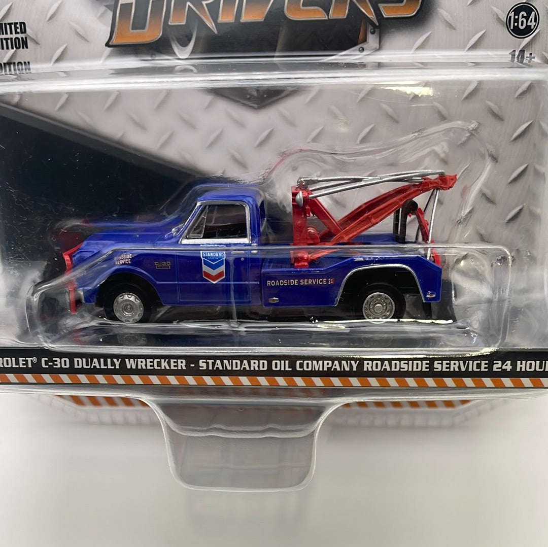 Greenlight 1/64 Dually Drivers 1969 Chevrolet C-30 Dually Wrecker - Standard Oil Company Roadside Service 24 Hour Blue