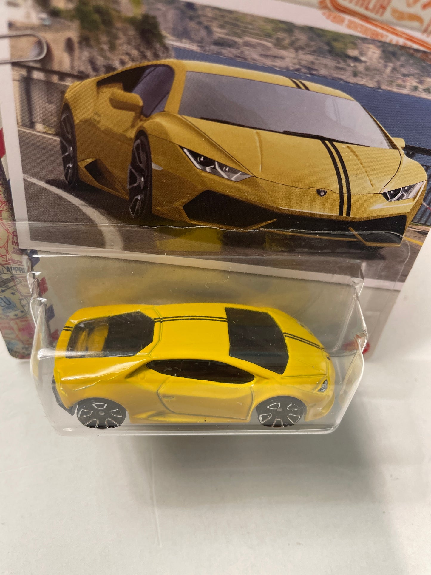 Hot Wheels 1/64 International Supercars Lamborghini Huracan LP 610-4 Yellow - Damaged Box