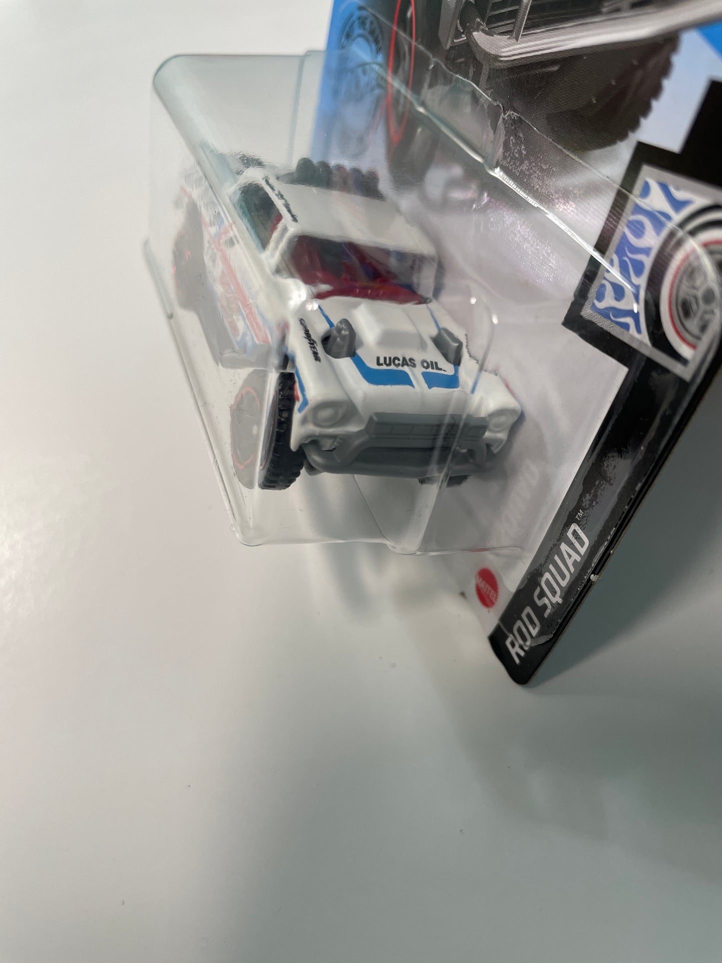 Hot Wheels 1/64 Big-Air Bel-Air White - Damaged Box