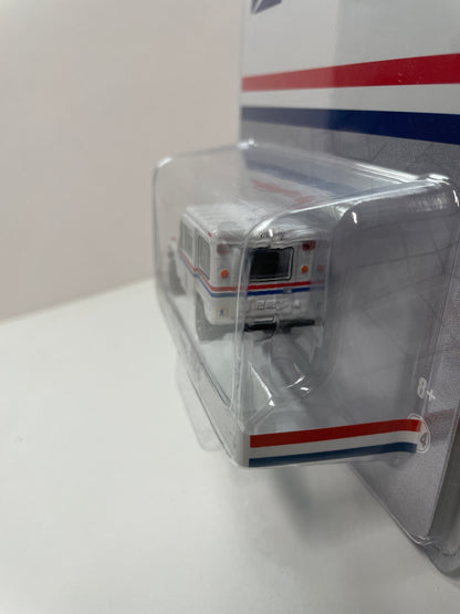 Greenlight 1/64 Hobby Exclusive United States Postal Service 1971 Jeep DJ-5 White - 29997
