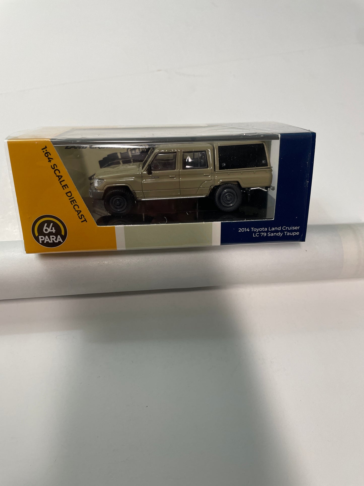 Para64 1/64 2014 Toyota Land Cruiser LC 79 Sandy Taupe