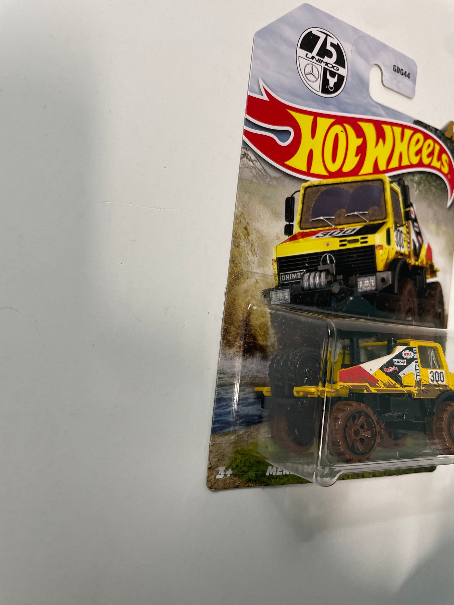 Hot Wheels 1/64 Mud Runners Mercedes-Benz Unimog 1300 Yellow