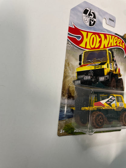 Hot Wheels 1/64 Mud Runners Mercedes-Benz Unimog 1300 Yellow