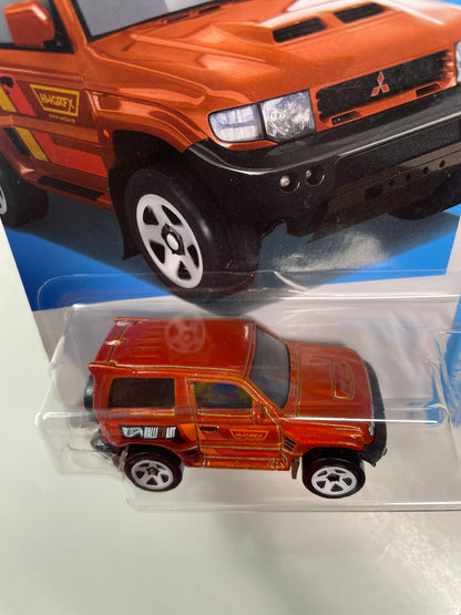 Hot Wheels 1/64 Mitsubishi Pajero Evolution Orange
