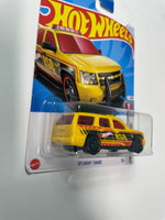 Hot Wheels 1/64 ‘07 Chevy Tahoe Yellow - Damaged Card