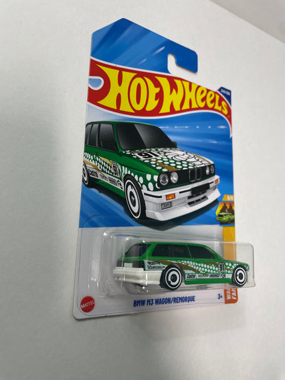 Hot Wheels 1/64 BMW M3 Wagon/ Remorque Green