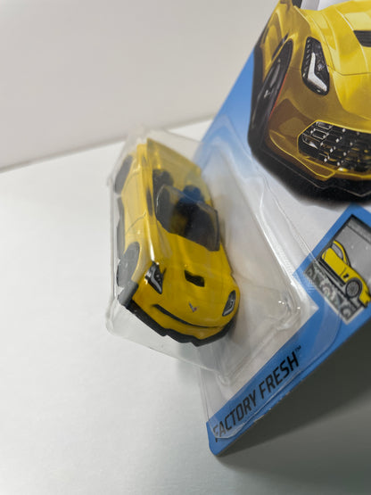 Hot Wheels 1/64 Corvette C7 Z06 Convertible Yellow - Damaged Box
